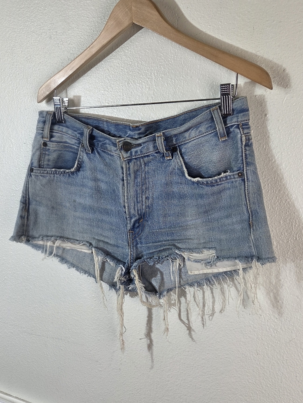 Levi’s 505C Women’s Denim Shorts Orange Tab Distressed Raw Hem W29 Light Wash